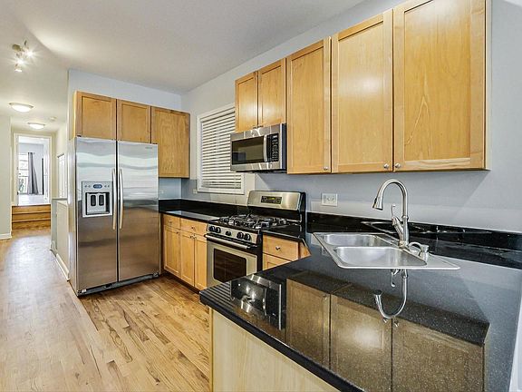 5th image of 2633 W Belmont Ave Unit 1