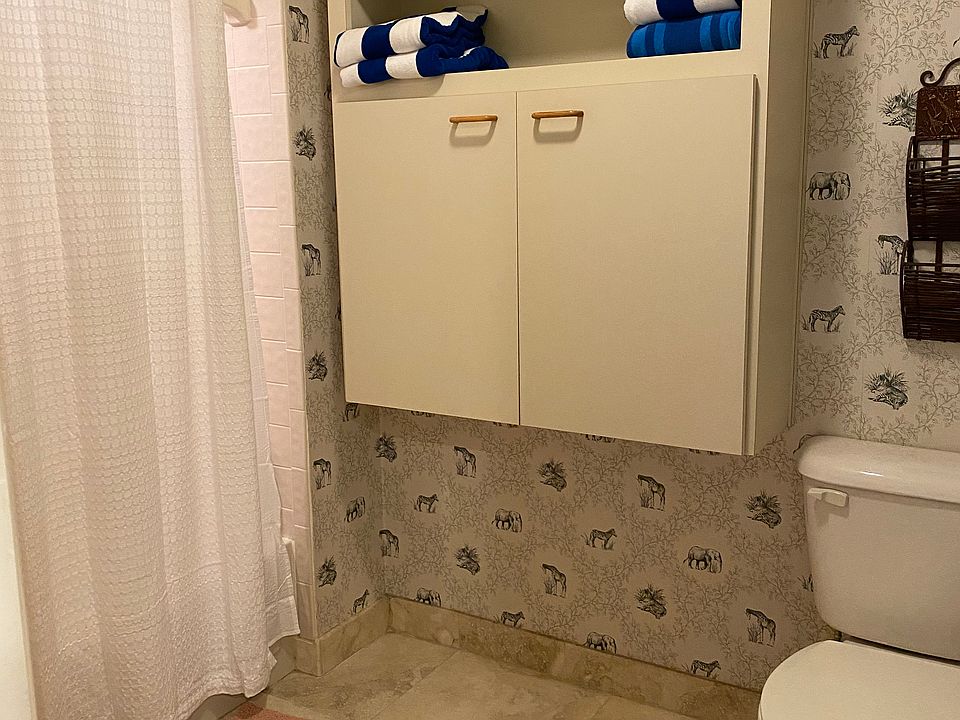Master Bath, Tub