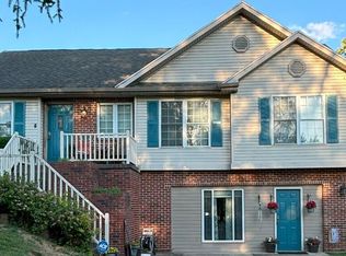 1572 Uplands Dr, Springfield, OH 45506