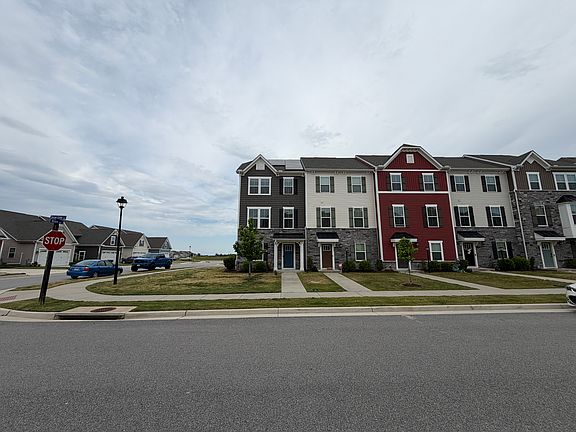 3rd image of 101 Spring Grove Way