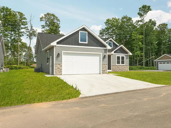 2207 Cottonwood Ave, Grawn, MI 49637