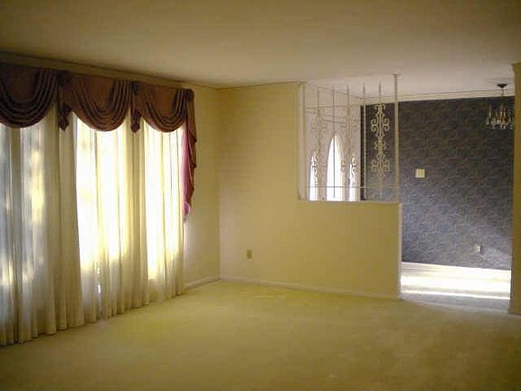3rd image of 1114 Green Hills Dr