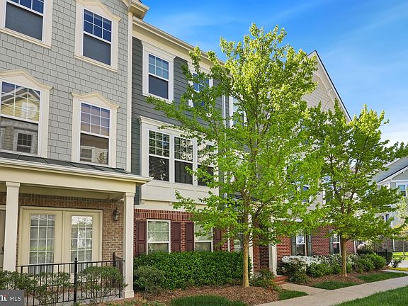 3rd image of 133 Anthem Ave