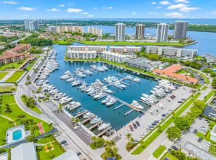 52 Yacht Club Dr APT 105, North Palm Beach, FL 33408