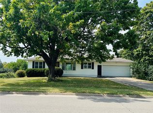 108 N Sales Ave, Anamosa, IA 52205
