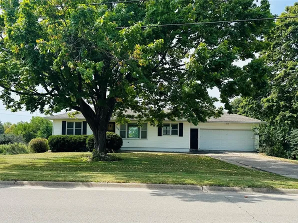 108 N Sales Ave, Anamosa, IA 52205