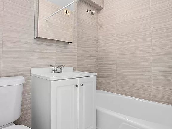 4th image of 300 E 71st St APT 18J