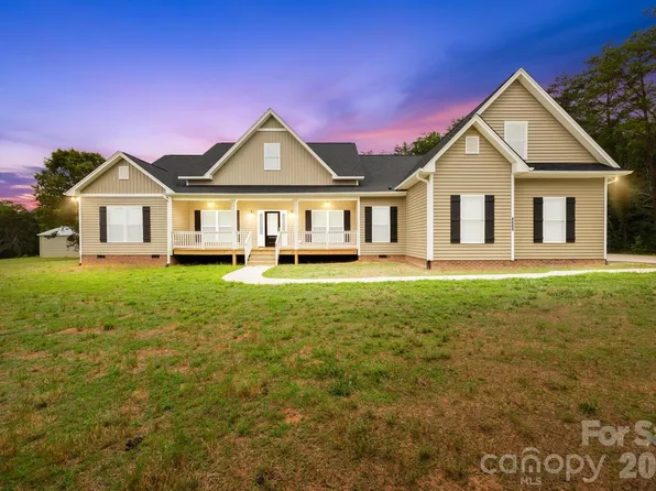4669 Grooms Rd, Reidsville, NC 27320
