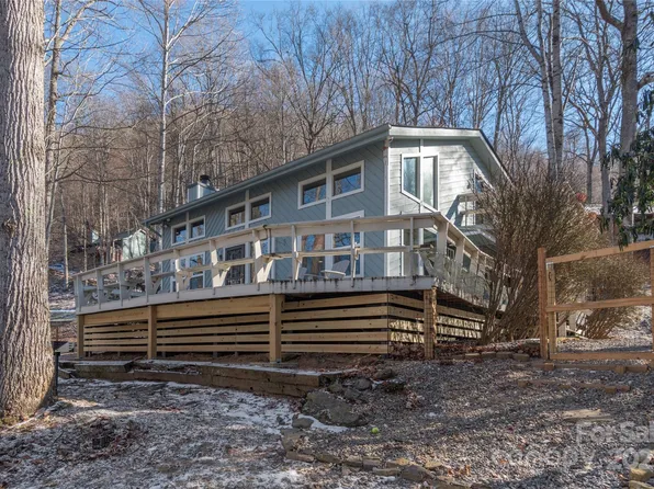 561 Summit Dr, Maggie Valley, NC 28751