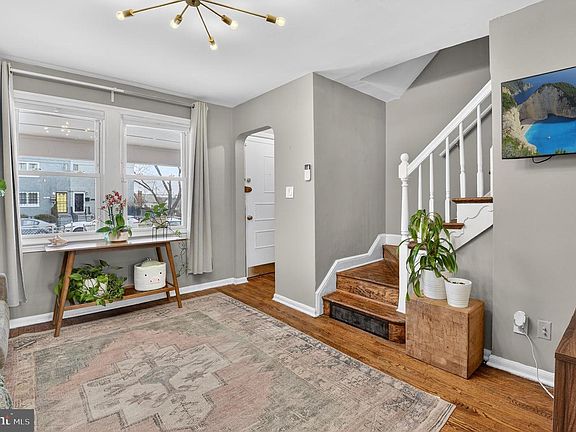 5th image of 162 Forrester St SW