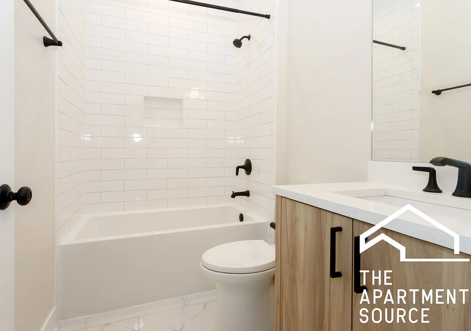 3 bed, 2.5 bath, $4,995 — Photo 3