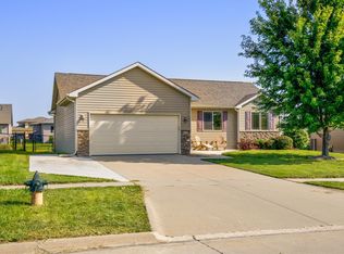 808 NW Reinhart Dr, Ankeny, IA 50023