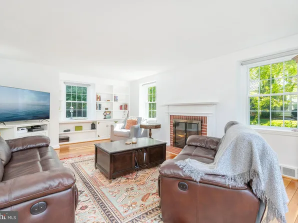 604 E Pennsylvania Ave, Oreland, PA 19075