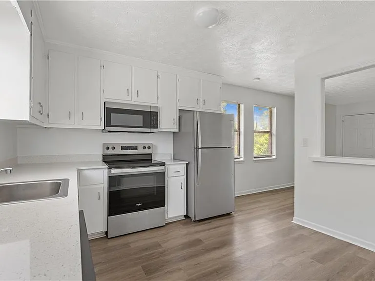233 Tanglewood Dr #B — Photo 7