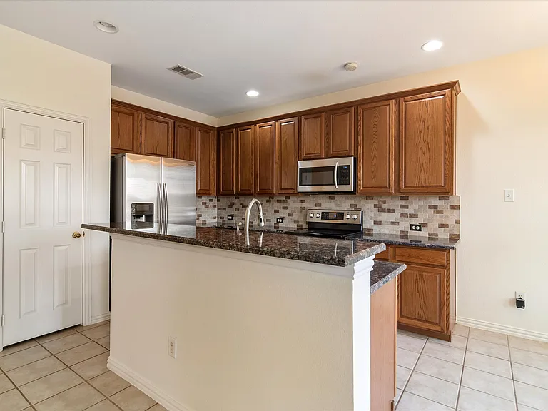 3501 Jackson Dr — Photo 7