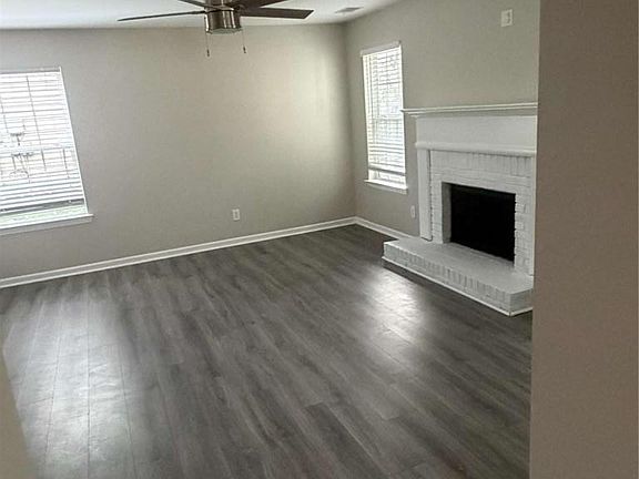 4th image of 1942 Oakbluff Dr