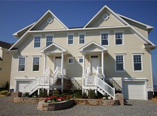 560 Riverside Dr, Lancaster, VA 22503