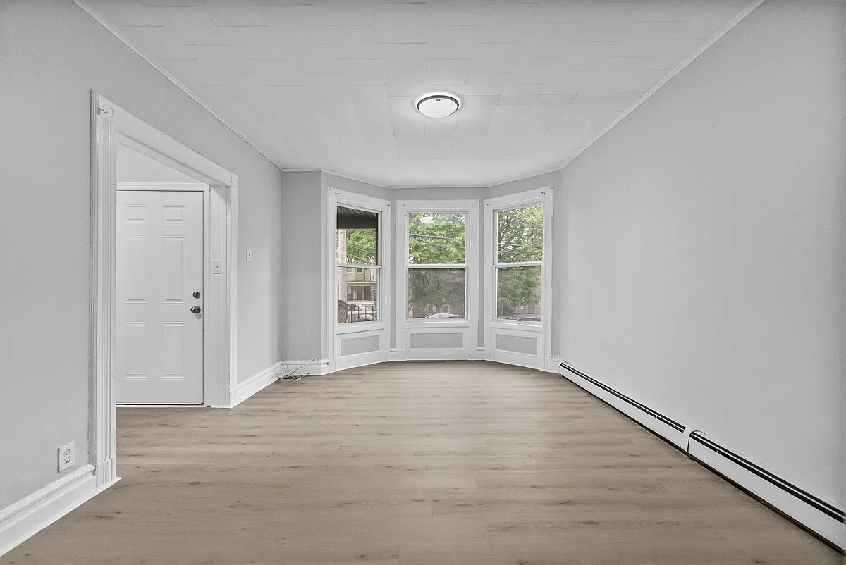 Livingroom - 318 N 7th St #1