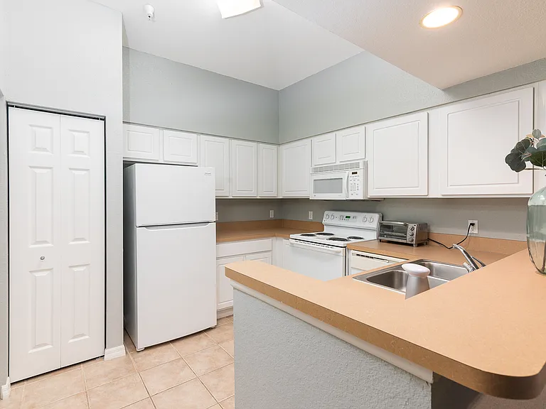 4850 SW 91st Ter #301 — Photo 7