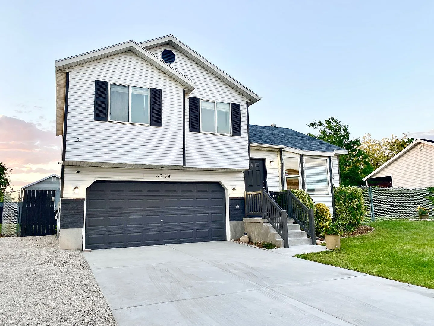 Gorgeous 4 Bed 2 Bath Home in West Valley! — Photo 3