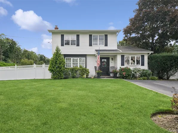 50 Plane Tree Lane, Saint James, NY 11780