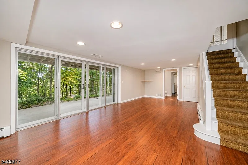 3 bed, 2.5 bath, $4,300 — Photo 2