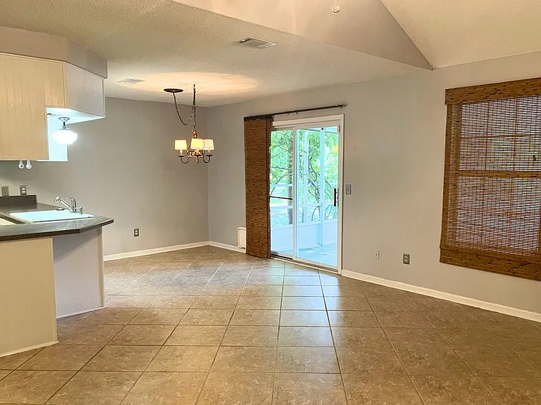 115 E Lakemont Dr — Photo 4