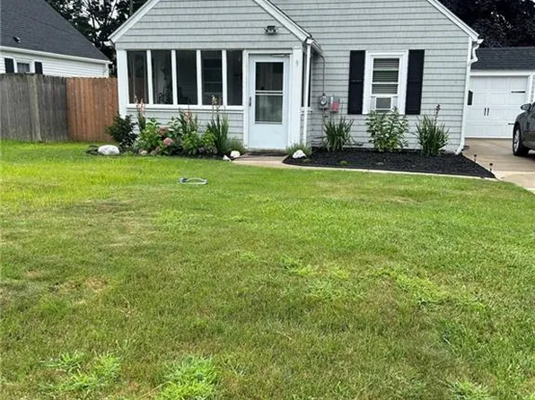 9 Arland Dr, Pawtucket, RI 02861