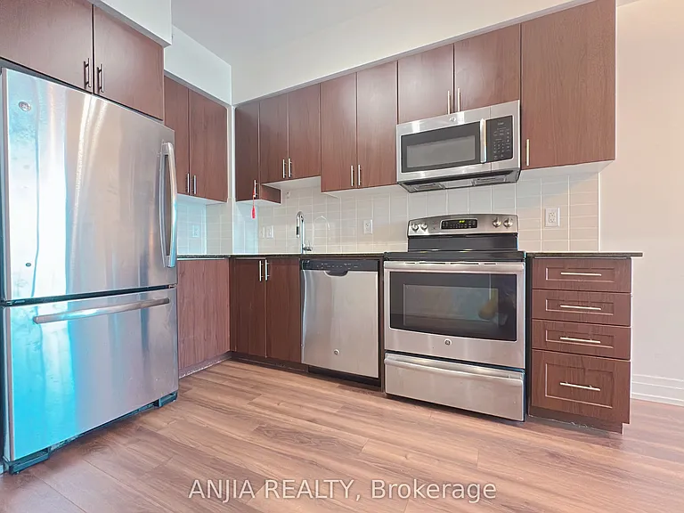 7165 Yonge St #2211 — Photo 2