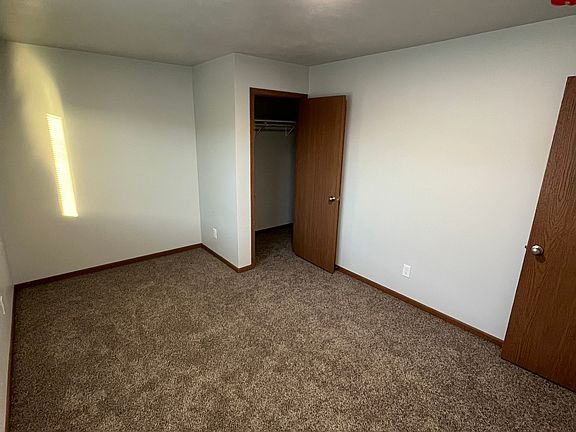 5th image of 450 Honeysuckle Dr #450