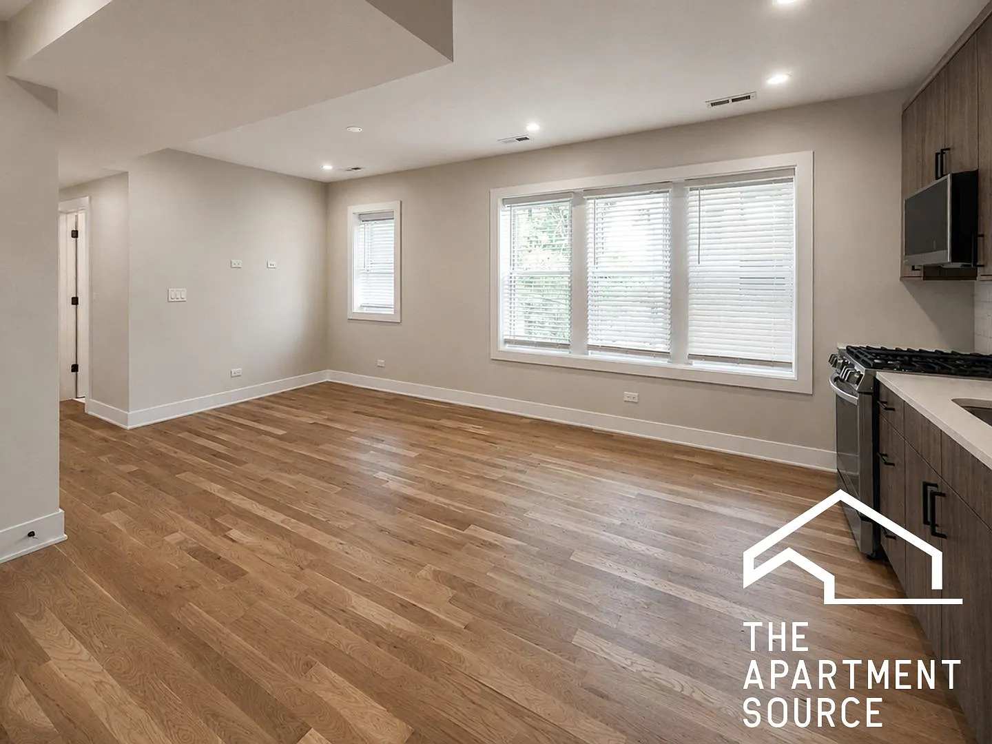 3 bed, 2.5 bath, $4,995 — Photo 2