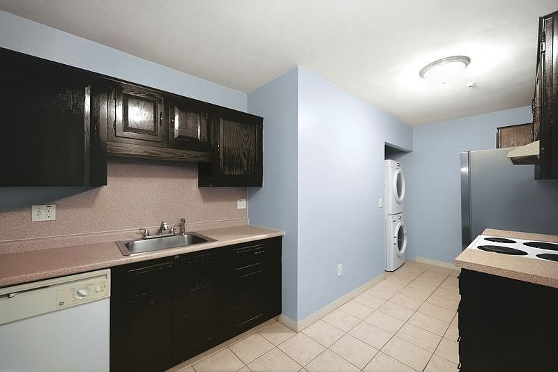 1st image of 123 Elm St APT C-9