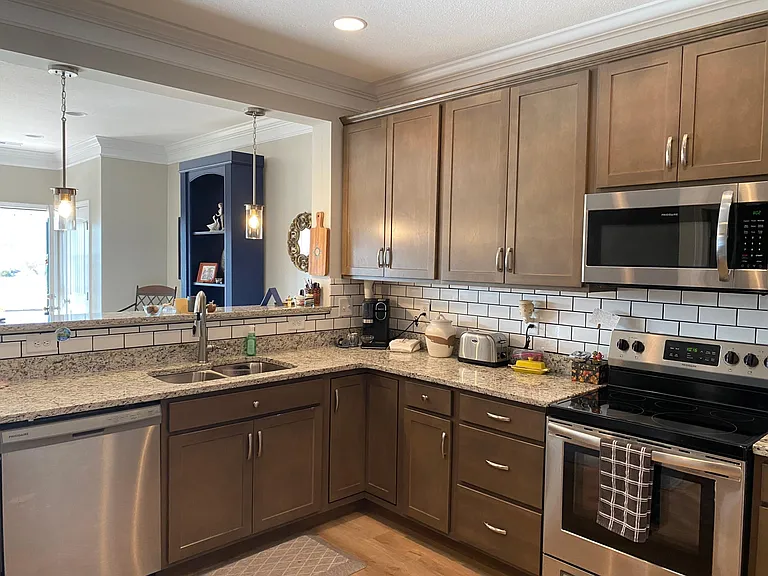 344 Broadberry Ave — Photo 6