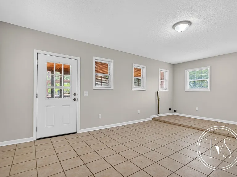 113 Elm St — Photo 17