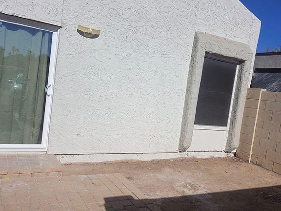 4th image of 944 E Diamond Dr