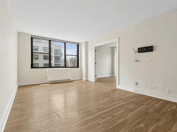 301 East 87th Street 17D image 2 of 22