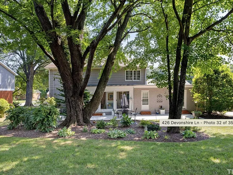 426 Devonshire Ln — Photo 15