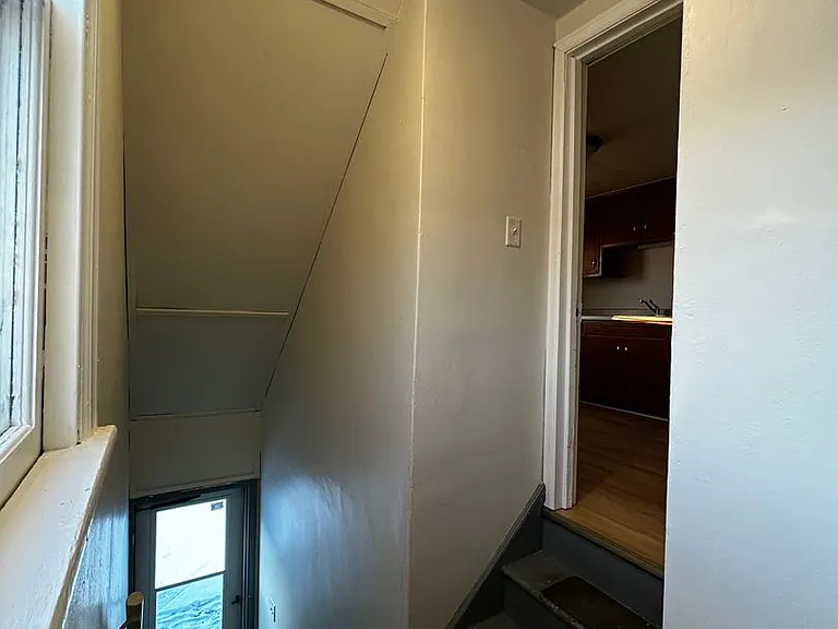 160 Gruenwald Ave — Photo 15