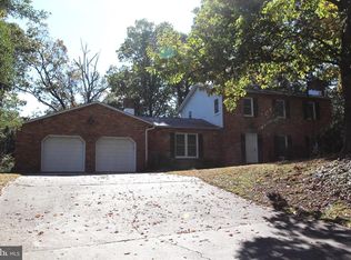 8233 Fairwood Dr, Pasadena, MD 21122