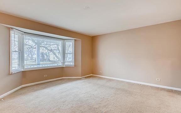 4th image of 1900 Dogwood Dr