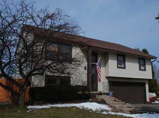 220 Pebbleview Dr, Rochester, NY 14612