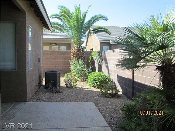 3rd image of 9271 Alpine Bliss St