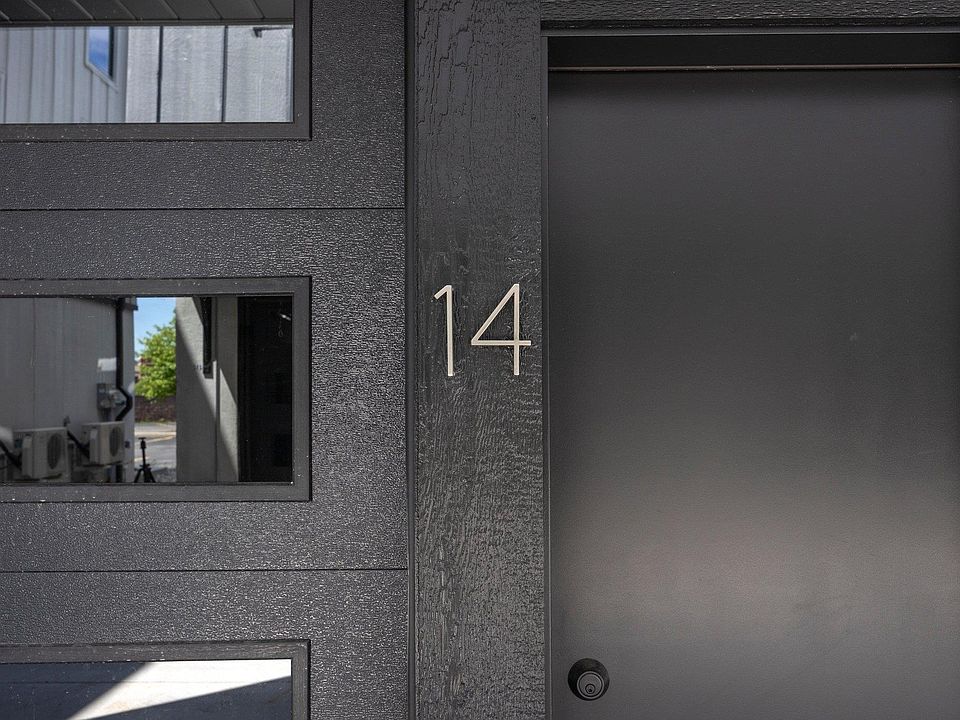 208 Gillis St Traverse City MI Zillow