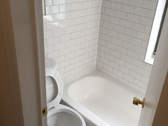 4th image of 370 W 51st St APT 3E