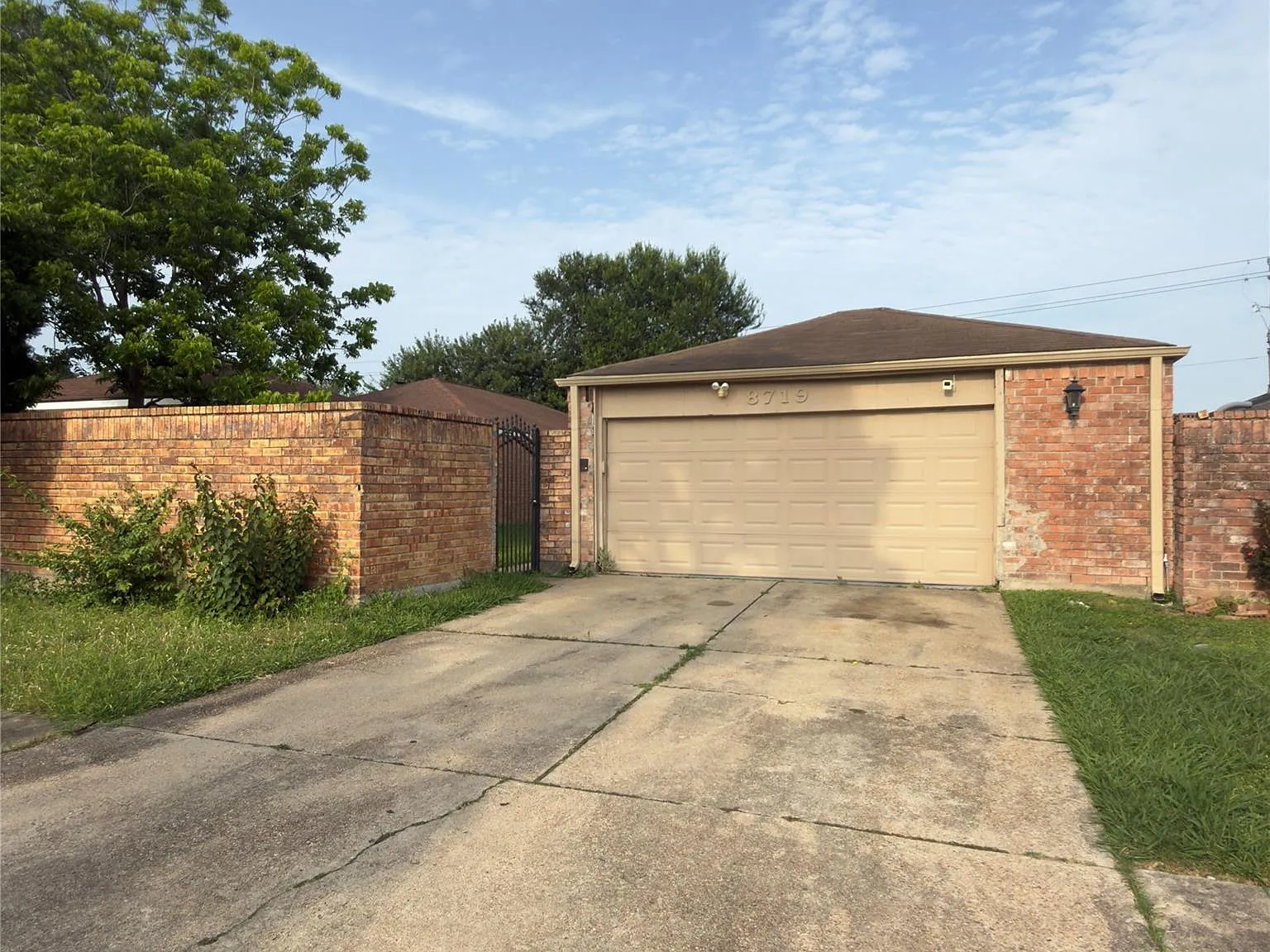 4 bed, 2.0 bath, 1679 sqft, $2,000 — Photo 2