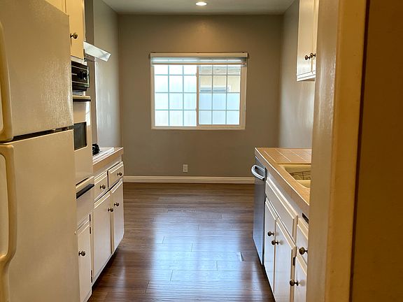 5th image of 1132 16th St APT 5