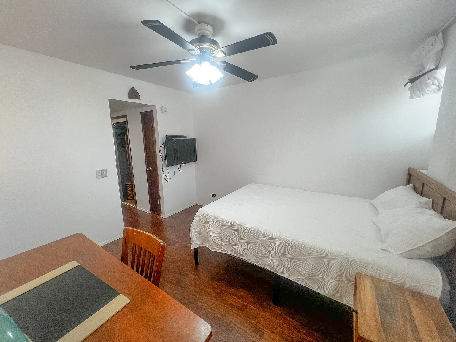 2 bed, 824 sqft, $3,275 — Photo 2