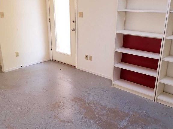 5th image of 10313 Karen Ave NE