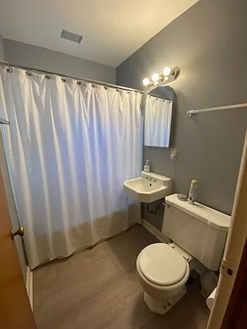 7323 W Center St #5 Photo 1