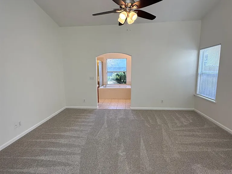 6678 N Western Ave — Photo 15
